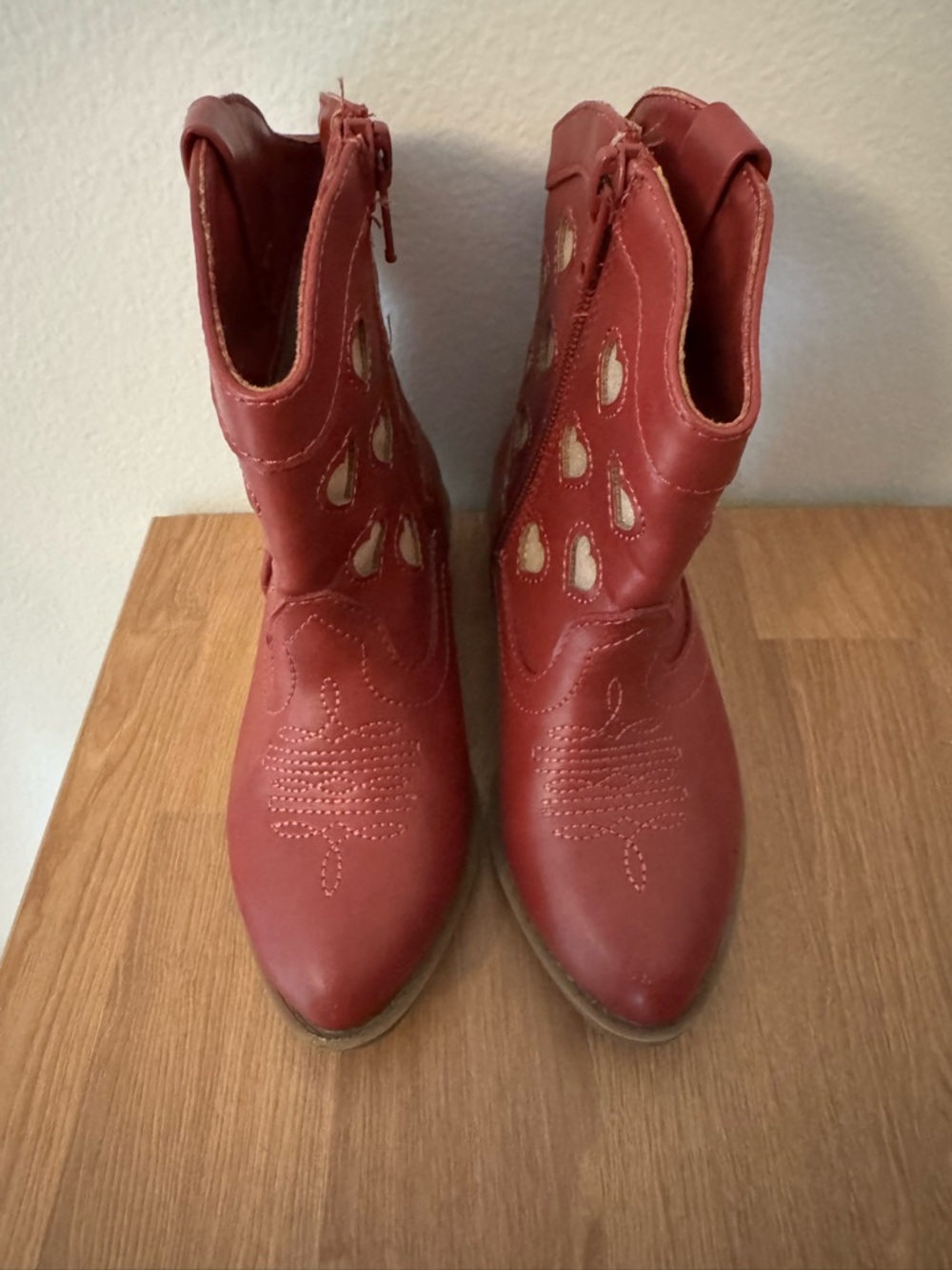 Tucker + Tate Red Cutout Western Ankle Boots size 9 excellent condition